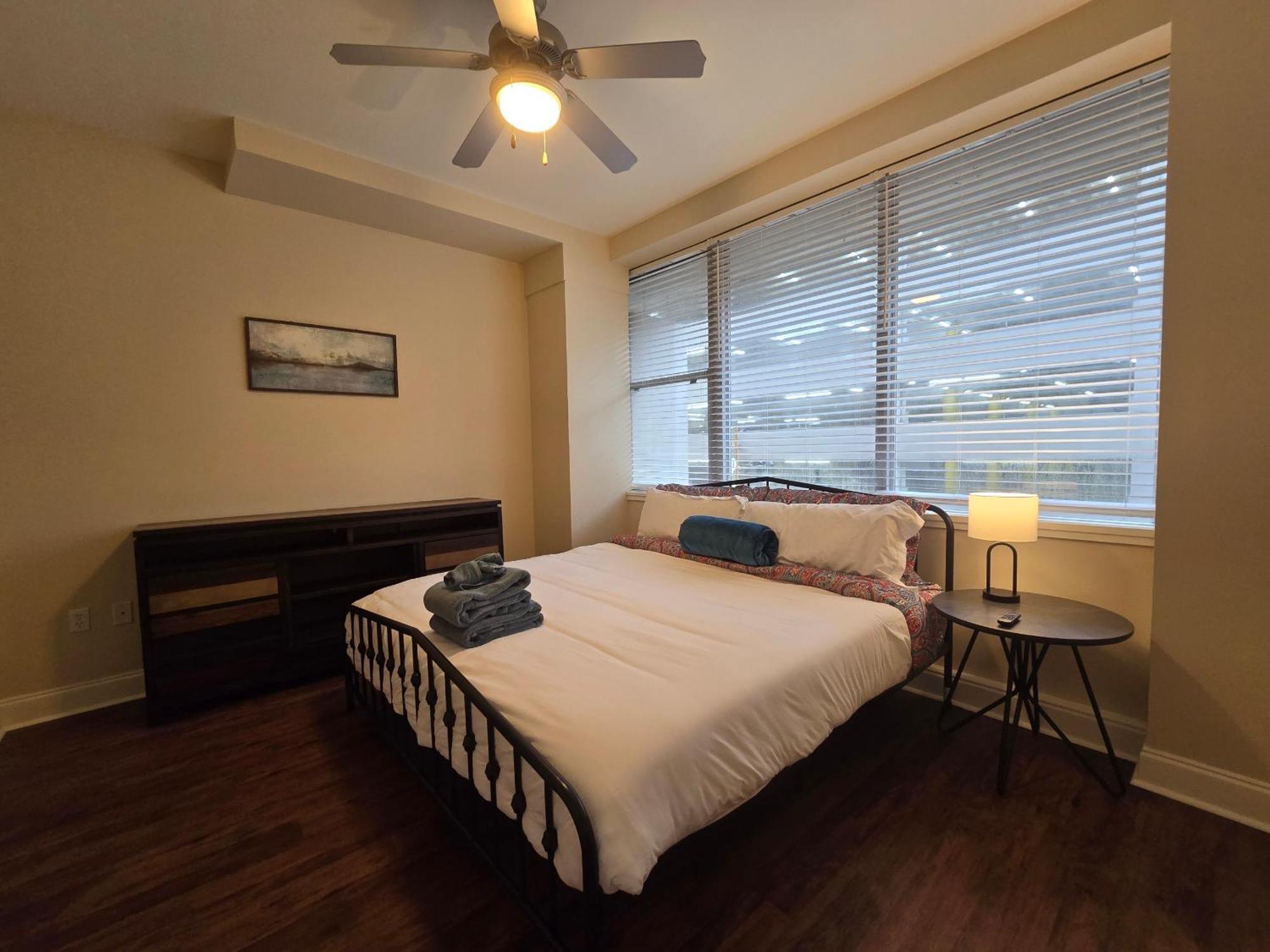 Amazing Condos Beautiful View 2 Blocks To French Quarter, Small Rooftop Pool, Gym, Seanger Theater, Super Dome, And Bourbon St Νέα Ορλεάνη Δωμάτιο φωτογραφία