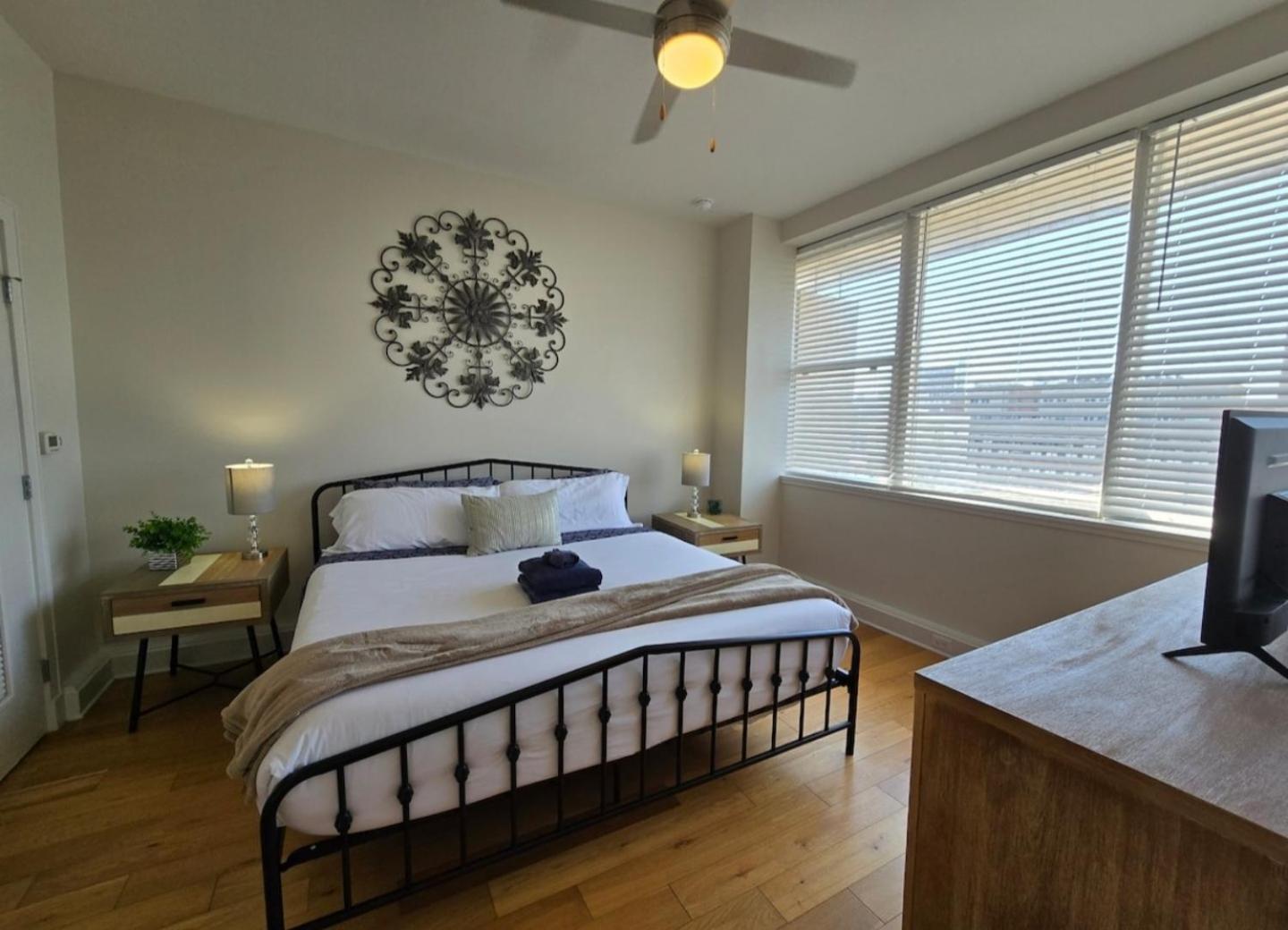 Amazing Condos Beautiful View 2 Blocks To French Quarter, Small Rooftop Pool, Gym, Seanger Theater, Super Dome, And Bourbon St Νέα Ορλεάνη Δωμάτιο φωτογραφία