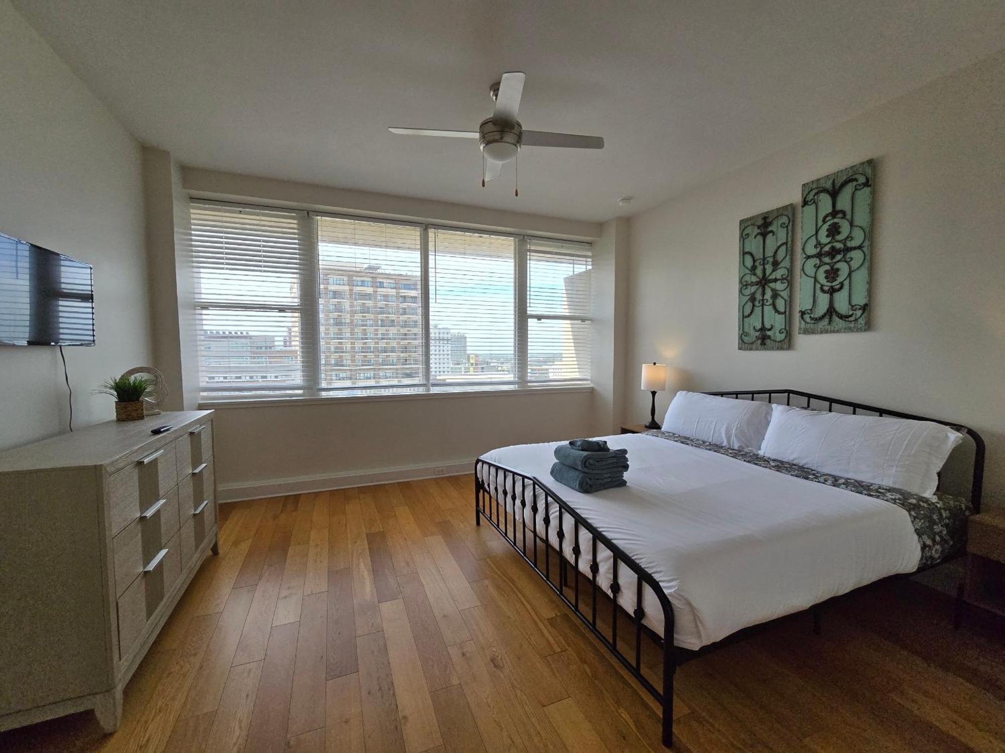 Amazing Condos Beautiful View 2 Blocks To French Quarter, Small Rooftop Pool, Gym, Seanger Theater, Super Dome, And Bourbon St Νέα Ορλεάνη Δωμάτιο φωτογραφία