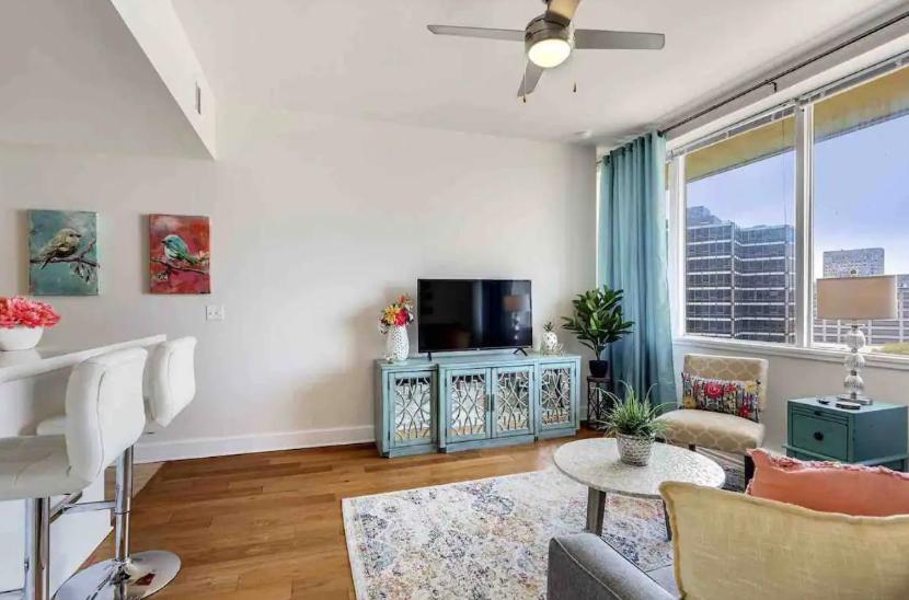 Amazing Condos Beautiful View 2 Blocks To French Quarter, Small Rooftop Pool, Gym, Seanger Theater, Super Dome, And Bourbon St Νέα Ορλεάνη Δωμάτιο φωτογραφία
