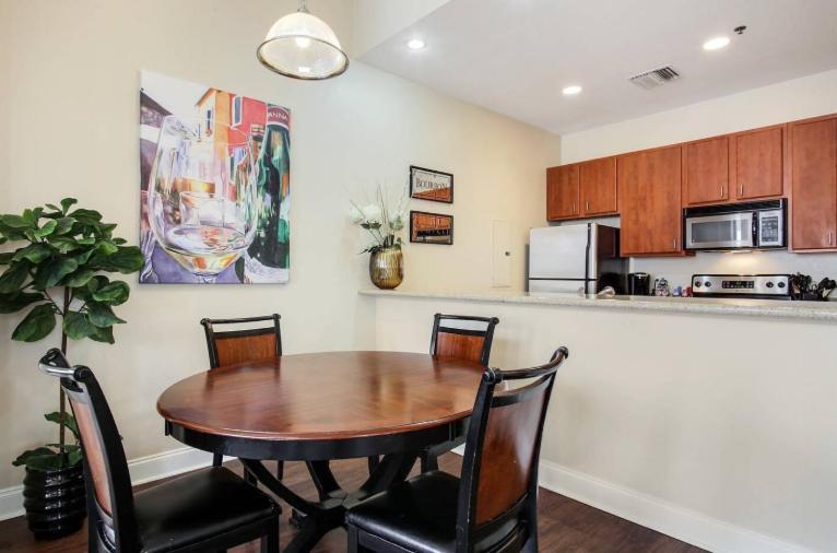 Amazing Condos Beautiful View 2 Blocks To French Quarter, Small Rooftop Pool, Gym, Seanger Theater, Super Dome, And Bourbon St Νέα Ορλεάνη Εξωτερικό φωτογραφία