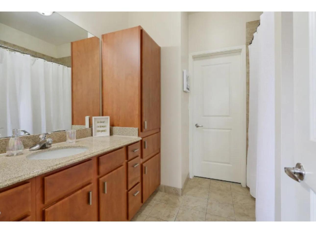 Amazing Condos Beautiful View 2 Blocks To French Quarter, Small Rooftop Pool, Gym, Seanger Theater, Super Dome, And Bourbon St Νέα Ορλεάνη Δωμάτιο φωτογραφία