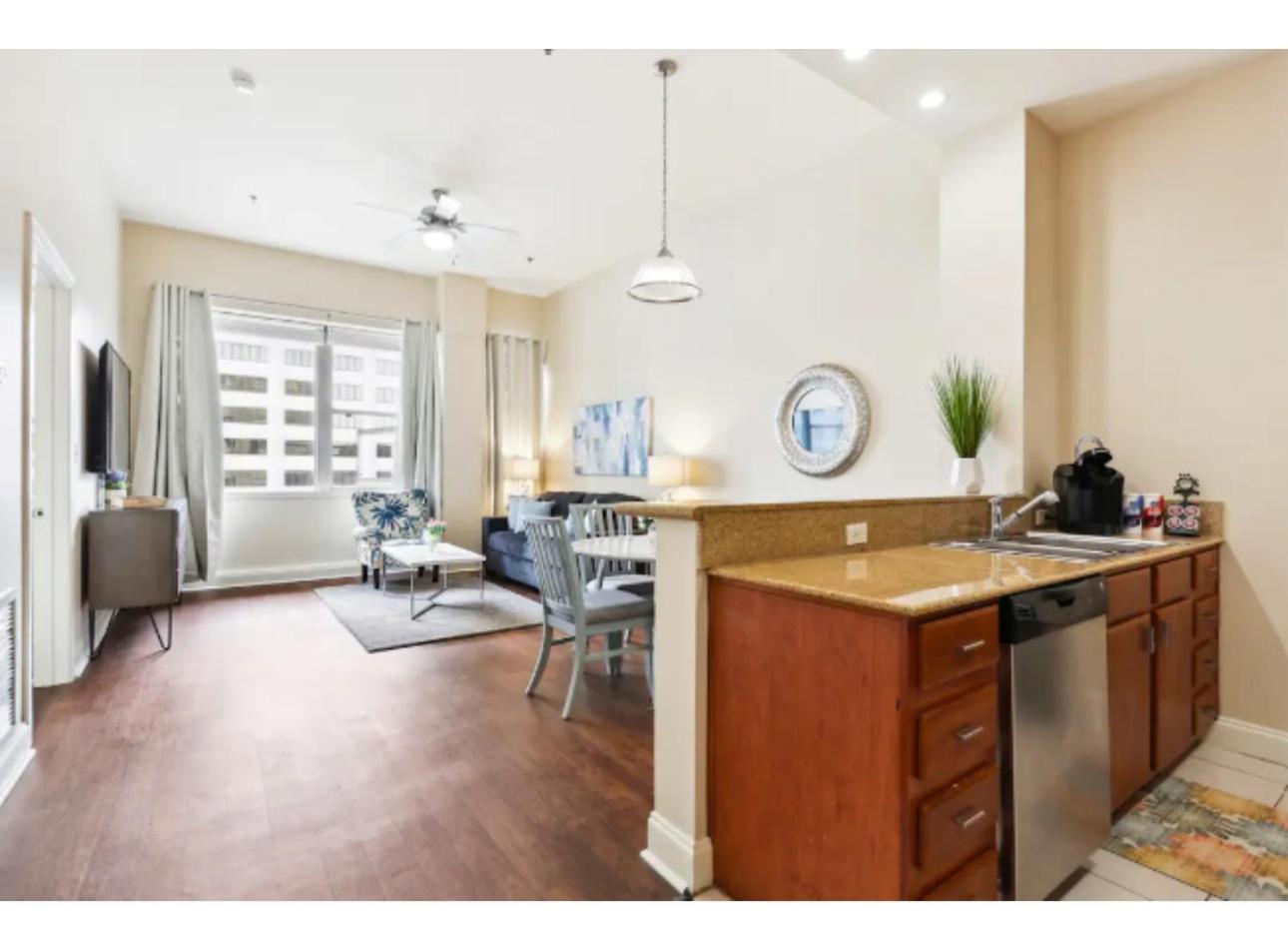 Amazing Condos Beautiful View 2 Blocks To French Quarter, Small Rooftop Pool, Gym, Seanger Theater, Super Dome, And Bourbon St Νέα Ορλεάνη Δωμάτιο φωτογραφία