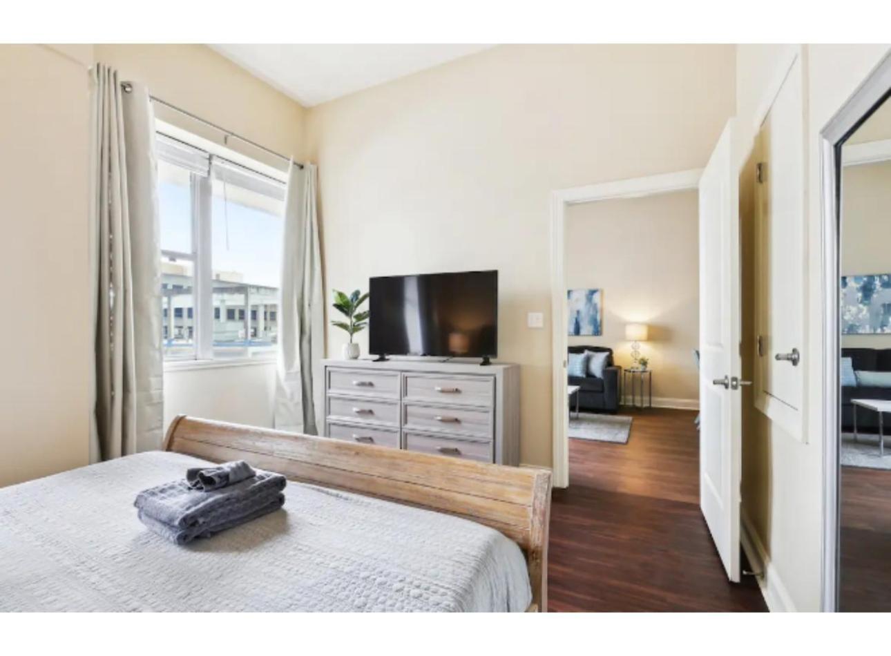 Amazing Condos Beautiful View 2 Blocks To French Quarter, Small Rooftop Pool, Gym, Seanger Theater, Super Dome, And Bourbon St Νέα Ορλεάνη Δωμάτιο φωτογραφία