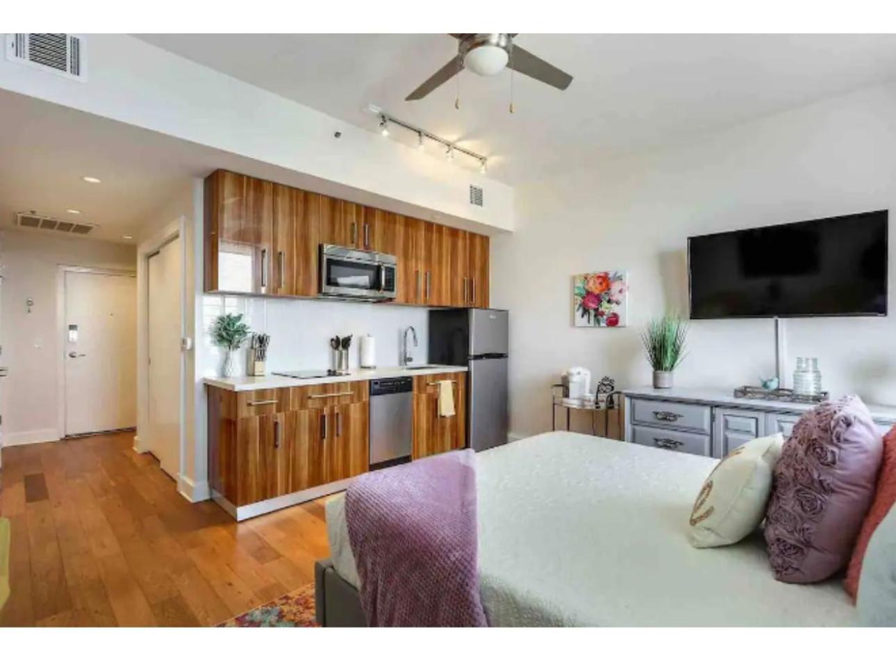 Amazing Condos Beautiful View 2 Blocks To French Quarter, Small Rooftop Pool, Gym, Seanger Theater, Super Dome, And Bourbon St Νέα Ορλεάνη Δωμάτιο φωτογραφία
