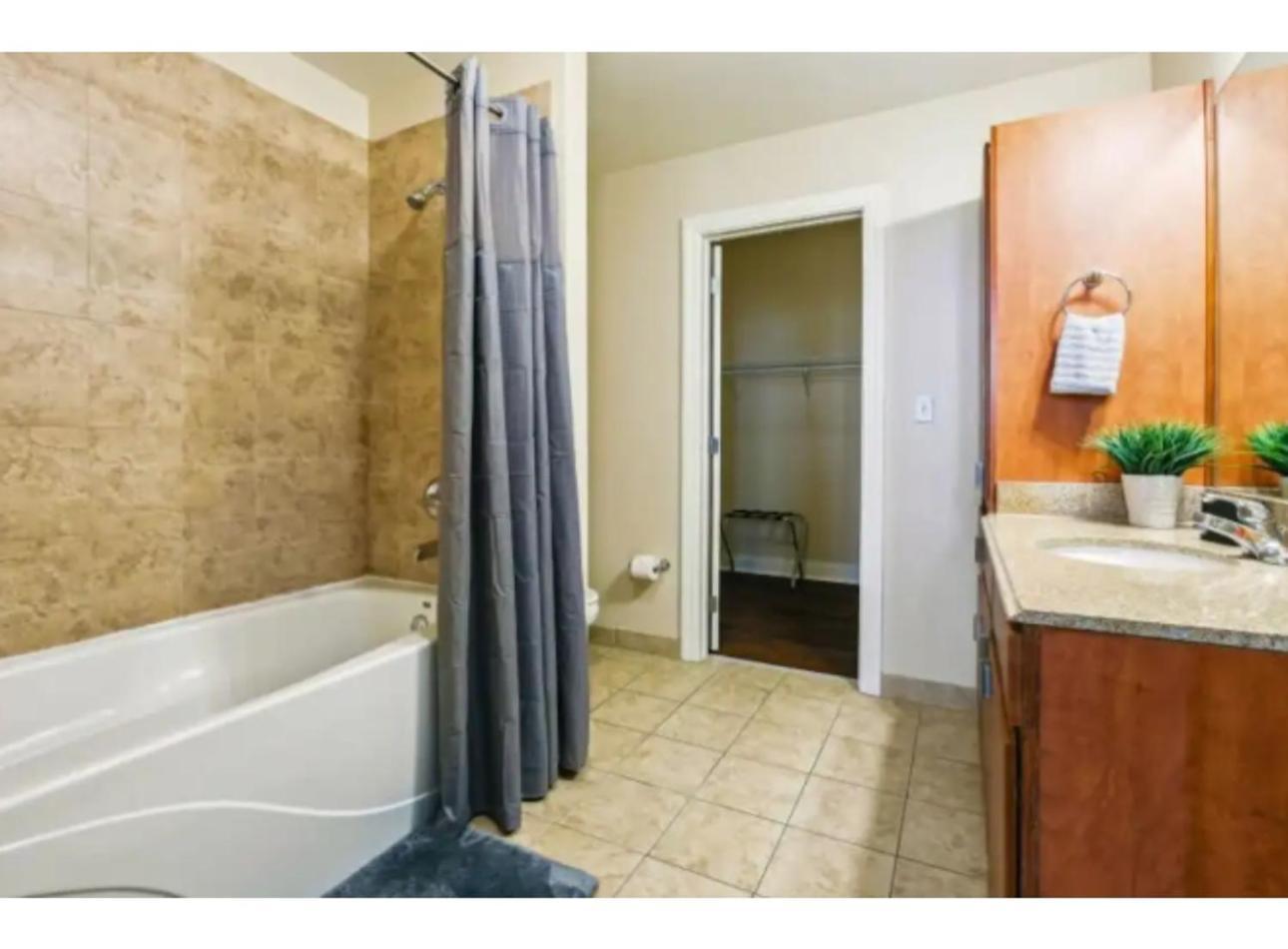 Amazing Condos Beautiful View 2 Blocks To French Quarter, Small Rooftop Pool, Gym, Seanger Theater, Super Dome, And Bourbon St Νέα Ορλεάνη Δωμάτιο φωτογραφία